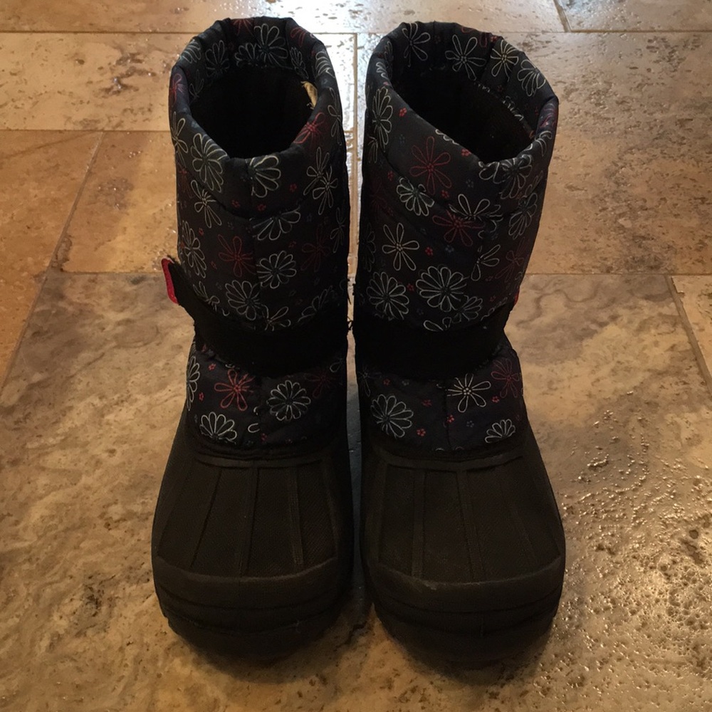 Girls snow boots size 13